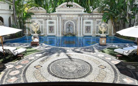 can you stay at the versace mansion|the villa casa casuarina.